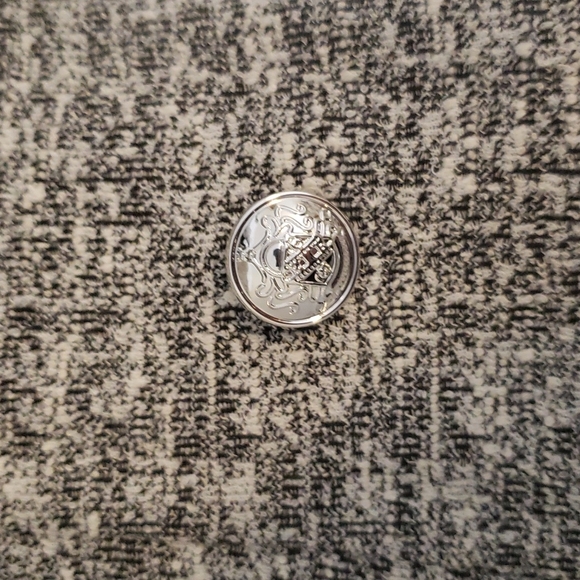 Gorgeous Sleeveless Blazer - Picture 4 of 4